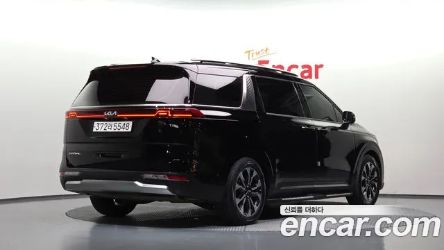 Kia Carnival 2023 thumb 2