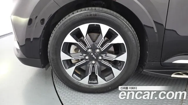 Kia Carnival 2023 thumb 5