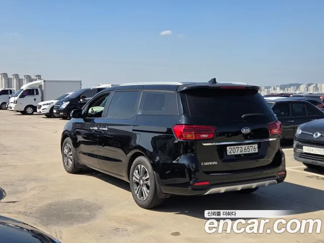 Kia Carnival 2019 thumb 3