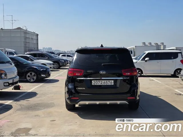 Kia Carnival 2019 thumb 4