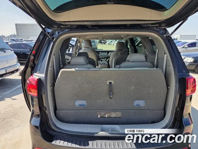 Kia Carnival 2019 thumb 10