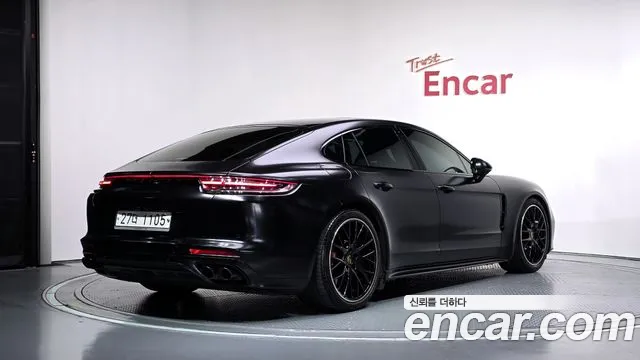Porsche Panamera 2019 thumb 2