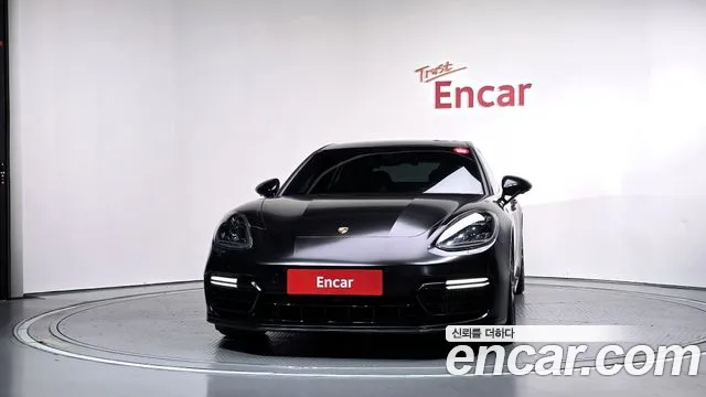 Porsche Panamera 2019 thumb 3