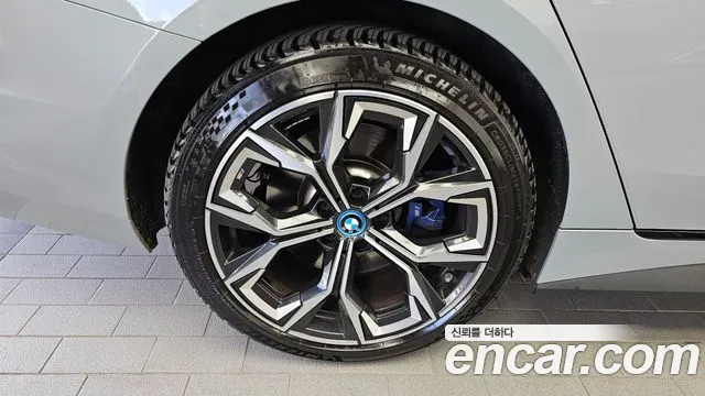 BMW i4 2023 thumb 5
