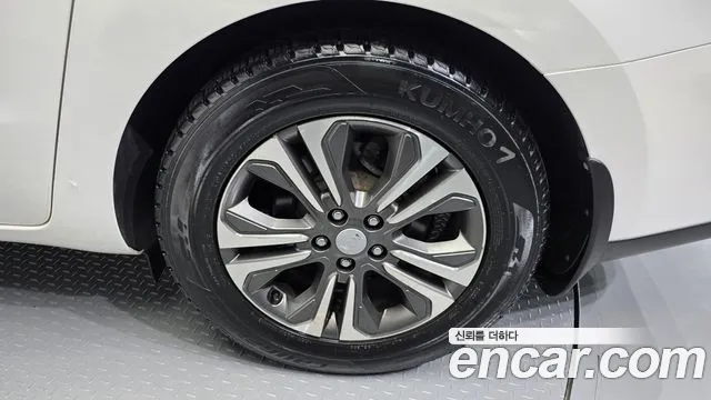 Kia Carnival 2018 thumb 4