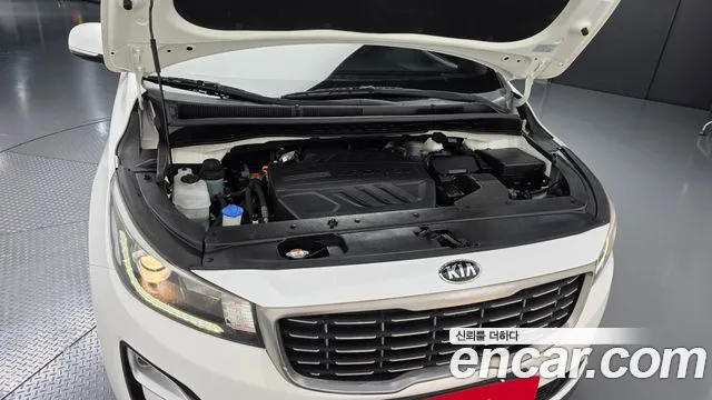 Kia Carnival 2018 thumb 5
