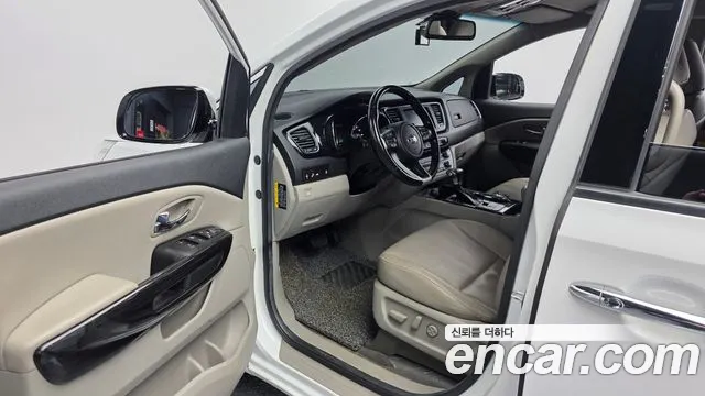 Kia Carnival 2018 thumb 9