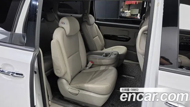 Kia Carnival 2018 thumb 11