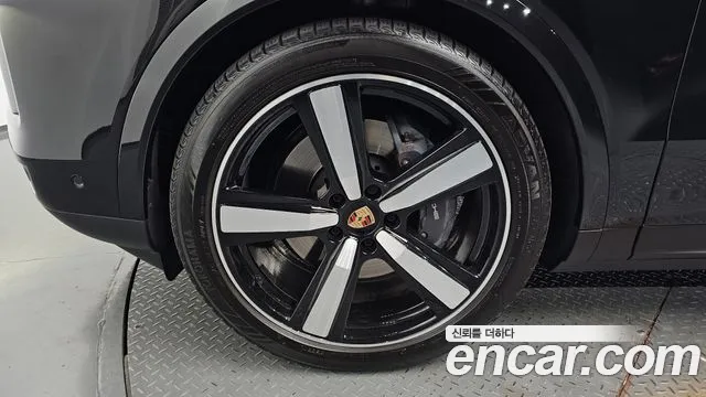 Porsche Cayenne 2025 thumb 4