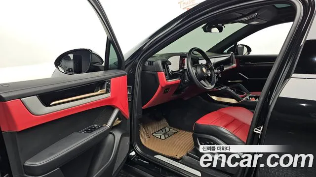 Porsche Cayenne 2025 thumb 9