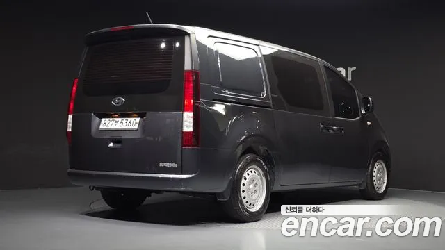 Hyundai Staria 2022 thumb 2