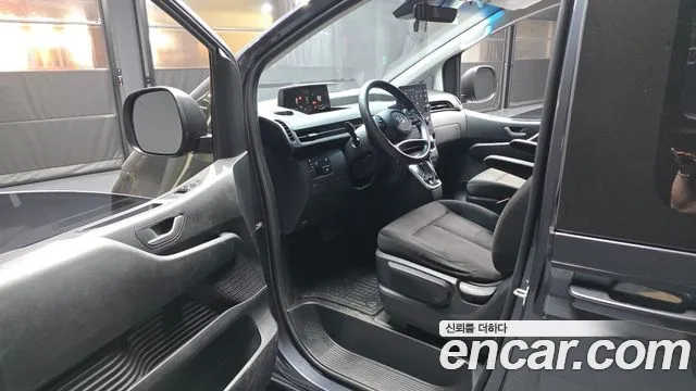 Hyundai Staria 2022 thumb 10
