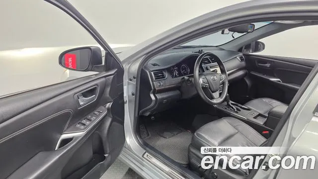 Toyota Camry 2017 thumb 10