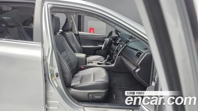 Toyota Camry 2017 thumb 12