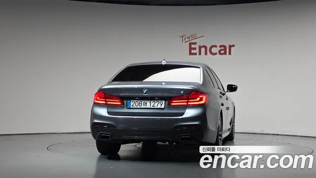 BMW 5-Series 2017 thumb 3