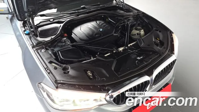 BMW 5-Series 2017 thumb 5