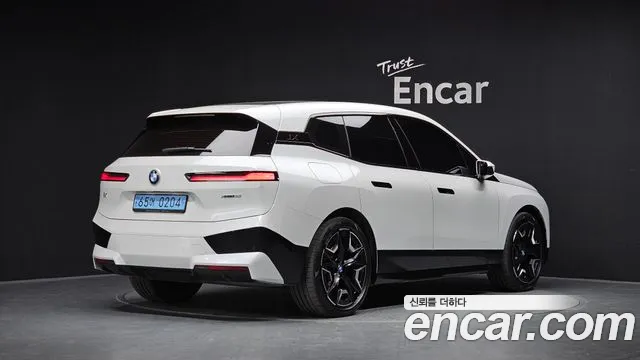 BMW iX 2023 thumb 2