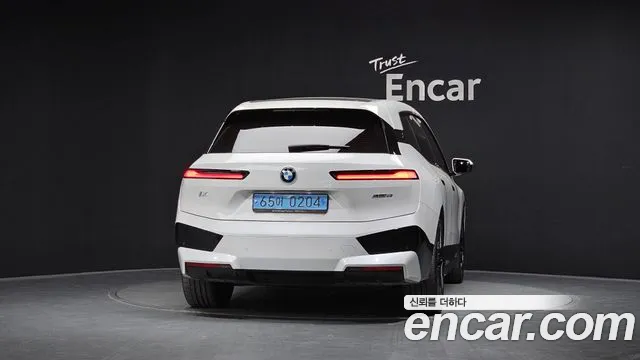 BMW iX 2023 thumb 4