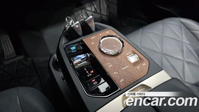 BMW iX 2023 thumb 9