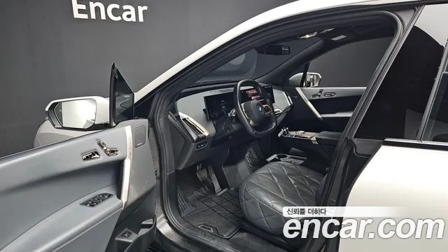 BMW iX 2023 thumb 10