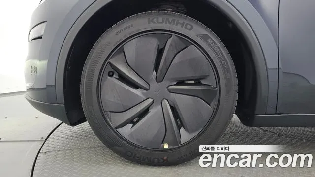 Tesla Model Y 2026 thumb 5