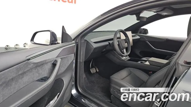 Tesla Model Y 2026 thumb 10