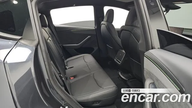 Tesla Model Y 2026 thumb 12