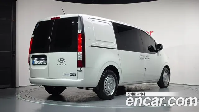 Hyundai Staria 2025 thumb 2