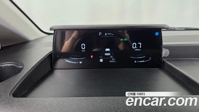 Hyundai Staria 2025 thumb 8