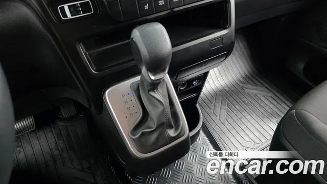 Hyundai Staria 2025 thumb 9
