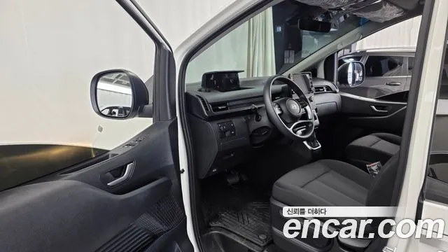 Hyundai Staria 2025 thumb 10