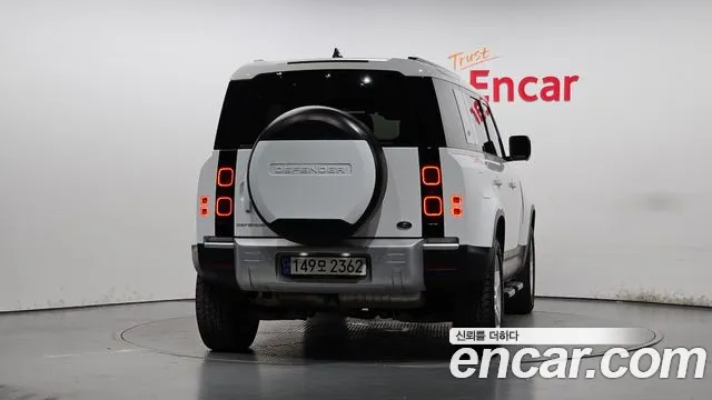 Land Rover Defender 2023 thumb 4