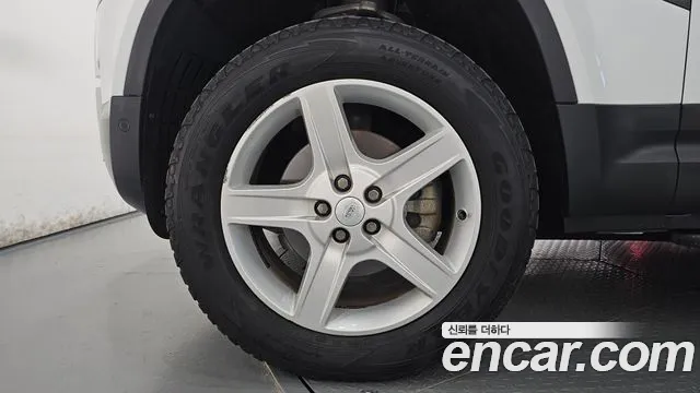 Land Rover Defender 2023 thumb 5