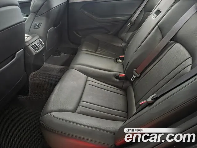Genesis G80 2019 thumb 10