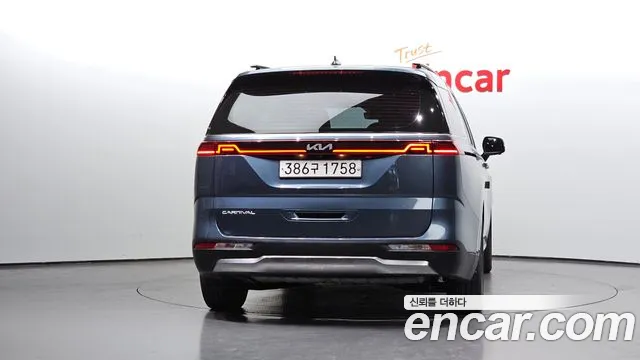 Kia Carnival 2021 thumb 4