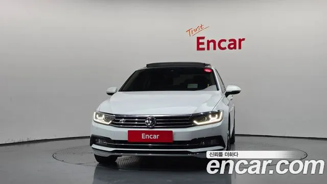 Volkswagen Passat (North America and China) 2018 thumb 3