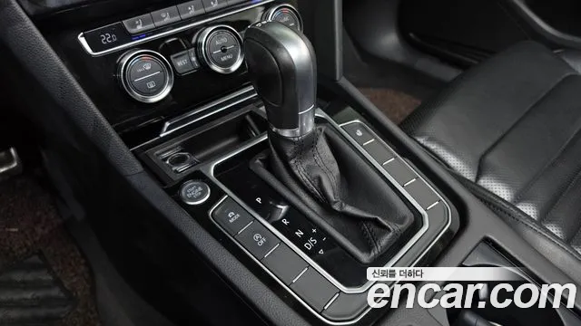 Volkswagen Passat (North America and China) 2018 thumb 9