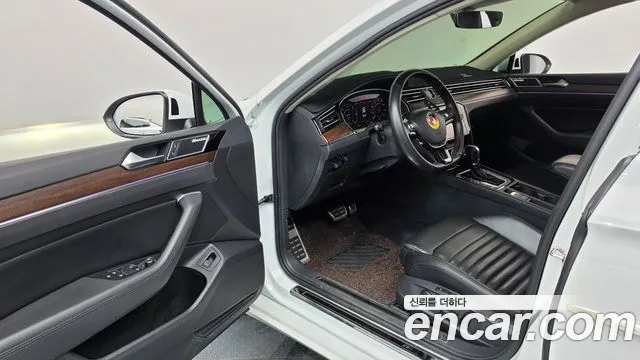 Volkswagen Passat (North America and China) 2018 thumb 10