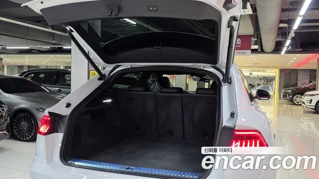 Audi Q8 2021 thumb 9