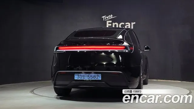 Tesla Model Y 2026 thumb 4