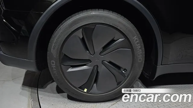 Tesla Model Y 2026 thumb 5