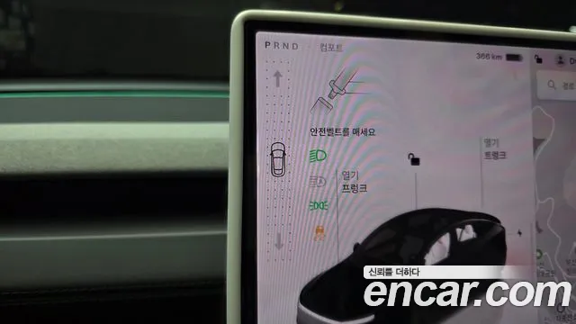 Tesla Model Y 2026 thumb 9