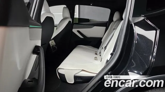 Tesla Model Y 2026 thumb 12