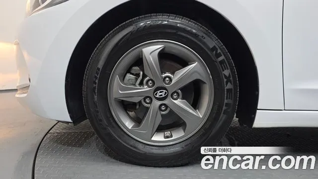Hyundai Avante 2016 thumb 5