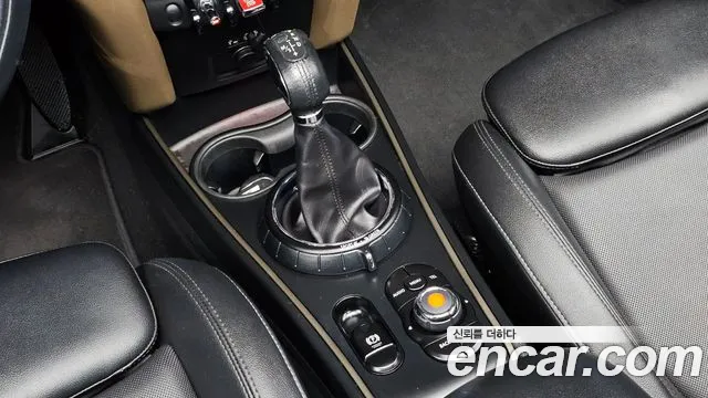 MINI Countryman 2018 thumb 9