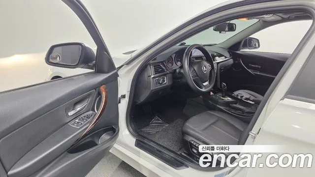 BMW 3-Series 2014 thumb 10