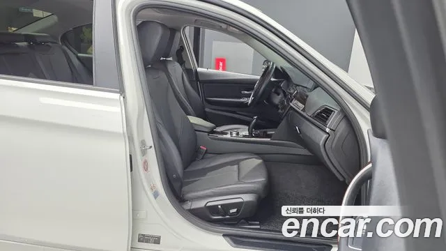 BMW 3-Series 2014 thumb 11