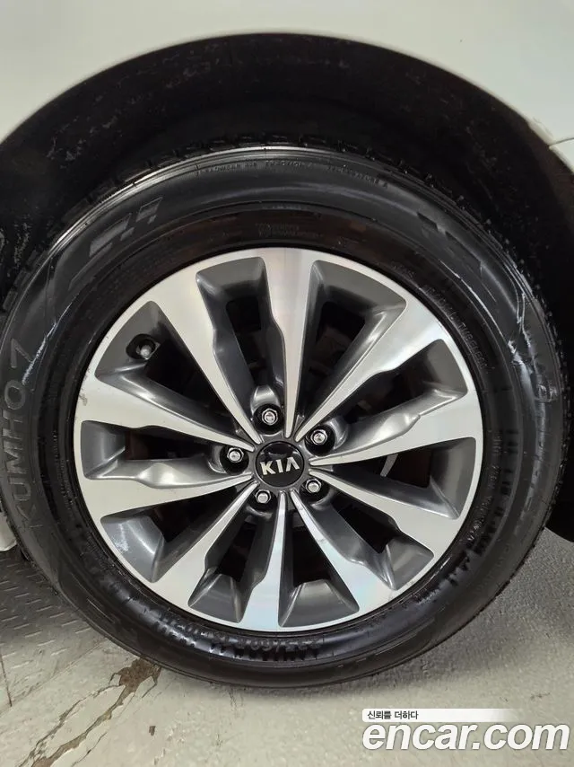 Kia Carnival 2014 thumb 5