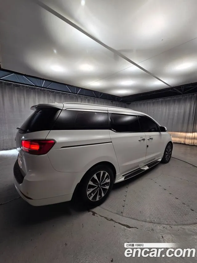 Kia Carnival 2014 thumb 8