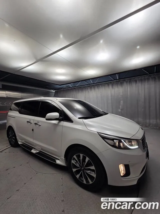 Kia Carnival 2014 thumb 10